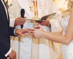 elegant-wedding-couple_1682441516